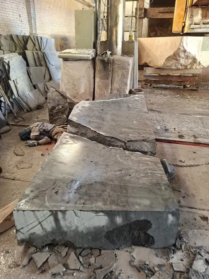 کارگر اصفهانی در حین کار بر اثر سقوط سنگ جان باخت