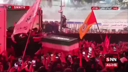 ورود پیکر رهبر شهید انقلاب به باب&zwnj;القبله حرم اباعبدالله (ع)