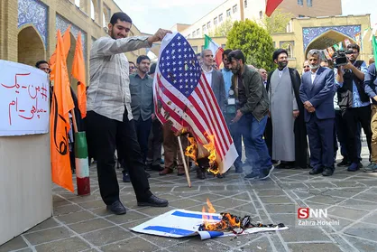 تجمع دانشجویان دانشگاه شریف در حمایت از سپاه پاسداران