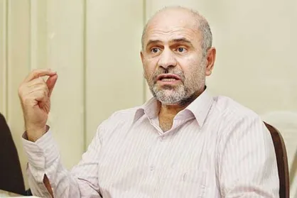 مومنی: ایران صحنه تاخت و تاز کالا&zwnj;های خارجی شده  / اشتغال غیررسمی در استان&zwnj;های مرزی بیش از ۷۰ درصد!