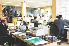 دولت بیش از ۲ میلیون کارمند دارد