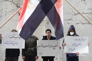 تجمع دانشجویی در مقابل سفارت مصر