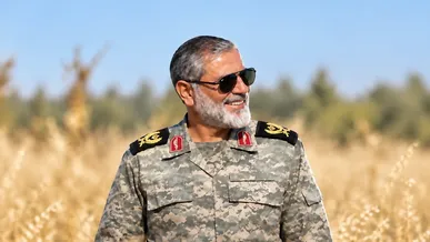 «مرا پایین پای شهید شوشتری دفن کنید»؛ وصیت شهید حسین ظریفی درباره شهید شوشتری + فیلم
