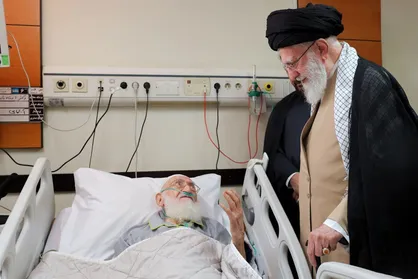 عیادت رهبر انقلاب از آیت&zwnj;الله نوری همدانی + فیلم