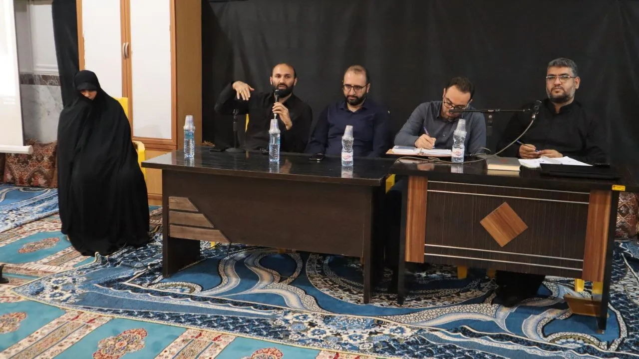 هشتمین نشست سالانه فعالین جبهه فرهنگی انقلاب اسلامی استان بوشهر به مناسبت سالروز صدور پیام امام خمینی درباره پذیرش قطعنامه ۵۹۸ در روستای بحیری شهرستان دشتی (مزار شهید نادر مهدوی) برگزار شد.