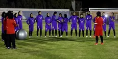 حضور مشاور رئیس جمهوری در تمرین فوتبال بانوان + عکس