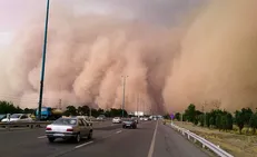 طوفان شن در جاده قم ـ گرمسار ۷ مصدوم بر جای گذاشت