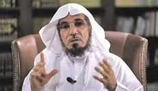 پسر مبلغ سعودی: پدرم به خاطر یک توئیت از ۲۰۱۷ در سلول انفرادی است