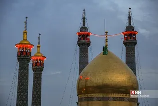 آیین تعویض پرچم گنبد حرم مطهر حضرت معصومه