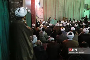 اجتماع طلاب در بیت آ‌یات مکارم شیرازی و علوی گرگانی