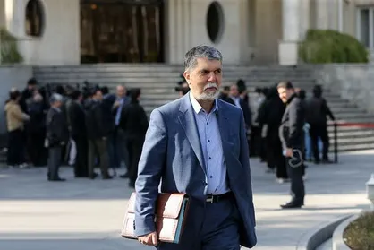 وزیر ارشاد مطرح کرد: بازبینی اخذ مالیات از هنرمندان پردرآمد