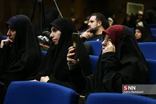 مناظره محمدعلی وکیلی و امیرحسین قاضی زاده