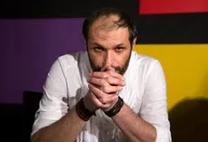 دوست دارم با تئاتر به جامعه برگردم