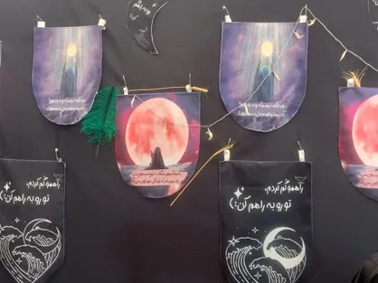 &laquo;رو به راه&raquo; دخترانه&zwnj;&lrm;ای امام حسینی (ع)؛ غرفه&zwnj;&lrm;ای متفاوت در نمایشگاه &laquo;عطر سیب&raquo; + فیلم
