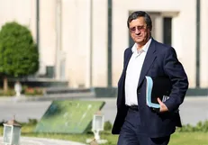 همتی: الان رئیس بانک مرکزی هستم و به تک تک نمایندگان مجلس ارادت دارم/ حتما با آنها مشورت خواهم کرد + فیلم