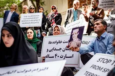 منافقین فرزندانمان را شکنجه روحی و جسمی می‌دهند