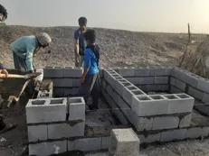 آبرسانی به ۲ روستای قلع گنج کرمان با کمک امام جماعت و نوجوانان جهادگر روستا