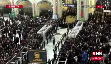 ورود خادمان امام رضا علیه السلام به حرم مطهر رضوی برای برگزاری مراسم شام غریبان امام رئوف