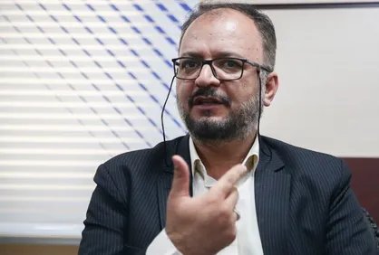 مقایسه یک شاعر از قرآن&zwnj;سوزی امروز با آتش زدن درب خانه حضرت زهرا (س)