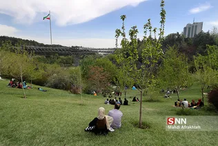 روز طبیعت در پل طبیعت تهران