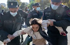پلیس ارمنستان با مخالفان توافق قره‌باغ درگیر شد