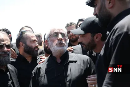 حضور سردار قاآنی در فرودگاه مشهد؛ همزمان با ورود پیکر مطهر امام شهید