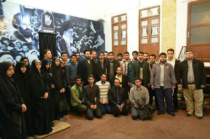 نیروهای انقلابی گفتمان جدید تولید کنند و پیشران باشند/ ما به شخص امام(ره) نزدیکتر هستیم نه شخصیت امام