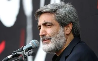 قرائت فرازهایی از دعای توسل توسط آقای مهدی سماواتی ساعاتی پیش از اقامه نماز بر پیکر «آقای شهید ایران» + فیلم