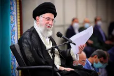 درخواست پدر شهید قربانخانی از رهبر انقلاب / مادر شهید لباس عزایش را عوض کند