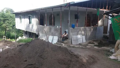 خانواده محروم روستای کردمیر صاحب منزل شدند