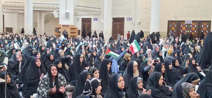 دومین آیین و اجتماع بزرگ بانوان مدافع ولایت در شیراز برگزار شد