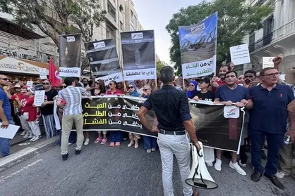 تظاهرات در تونس برای کناره&zwnj;گیری رئیس&zwnj;جمهور و بازگشت به روند دموکراتیک