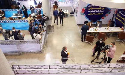 روز نخست ثبت&zwnj;نام کاندیدا&zwnj;های ریاست جمهوری از دختر موتورسوار تا پیرمرد کفن پوش