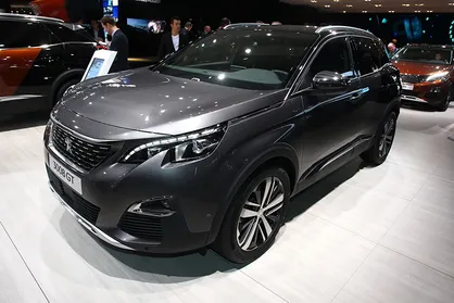 تلاش فرانسوی&zwnj;ها برای تصرف خیابان&zwnj;های ایران/ پژو ۳۰۰۸ وارد کشور شد