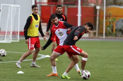 کامیابی نیا با پرسپولیس تمرین کرد