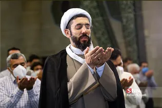 اقامه نماز عید فطر در مسجد دانشگاه تهران