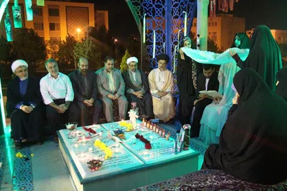 زوج دانشجوی دانشگاه آزاد قم مراسم پیوند خود را در جوار شهدای گمنام برگزار کردند