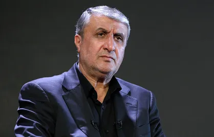 دشمن فکر می&zwnj;کند با بمباران ساختمان و تاسیسات می&zwnj;تواند پیشرفت ملت ایران را متوقف کند ولی کور خوانده و این آرزو را به گور خواهد برد
