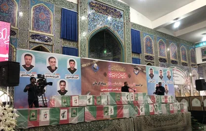 مردم کرمان پیکر&zwnj;های مطهر ۱۰ پاسدار شهید را در آغوش گرفتند/ تشییع عزتمندانه سبزپوشان مدافع وطن در دیار حاج قاسم