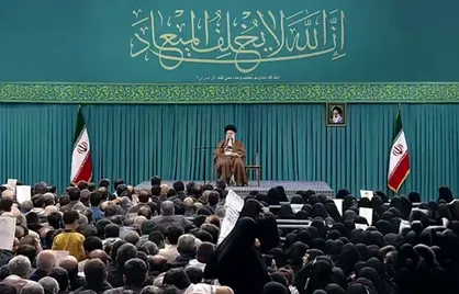 رهبر انقلاب: تصمیم&zwnj;سازان و تصمیم&zwnj;گیران درباره فضای مجازی باید به موضوع امنیت روانی جامعه توجه کنند. مسئولان کشور باید امنیت روانی مردم را حفظ کنند.