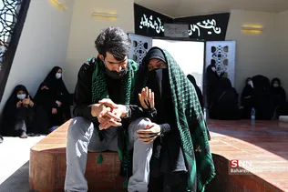 عزاداری ظهر عاشورا در میدان امام حسین (ع)