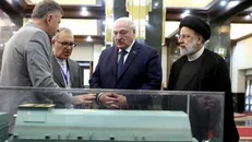 بازدید روسای جمهور ایران و بلاروس از نمایشگاه توانمندی‌ها و دستاورد‌های دانش‌بنیان شرکت‌های ایرانی
