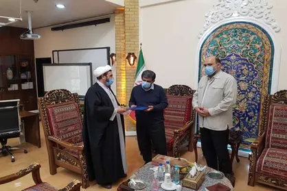 هدیه سازمان بازرسی کل کشور به وزیر میراث فرهنگی، گردشگری و صنایع&zwnj;دستی تقدیم شد