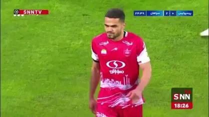 اوستون اورونوف ستاره پرسپولیس باز هم مصدوم شد و جای خود را به فرشاد احمدزاده داد