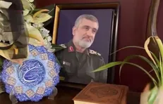 وقتی [پدر]می‌خواستند صحبت کنند، می‌گفتند تلفن‌های ثابت، کنترل، ریموت و.. را جمع کنید و به یکی از اتاق‌ها ببرید