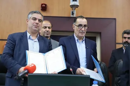 تبادل تفاهم&zwnj;نامه واگذاری بیش از هزار قطعه زمین به خانواده&zwnj;های شهدا همزمان با هفته دولت