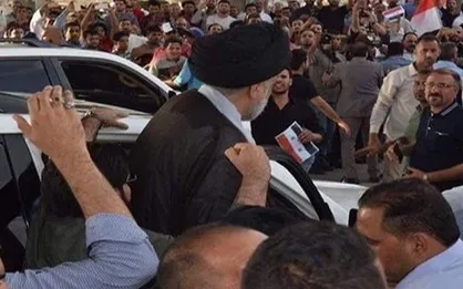 مقتدی الصدر در جمع معترضان در نجف حاضر شد