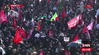 لحظاتی از شعر خوانی محمد رسولی در مصلای امام خمینی(ره) تهران