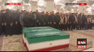 اقامه نماز بر پیکرهای مطهر رهبر شهید انقلاب و شهدای خانواده ایشان در حرم امام علی (ع) + فیلم