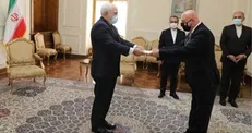 تسلیم رونوشت استوارنامه سفرای اسلواکی، تایلند و ژاپن به ظریف